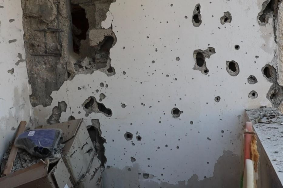 Le pareti crivellate del centro - .