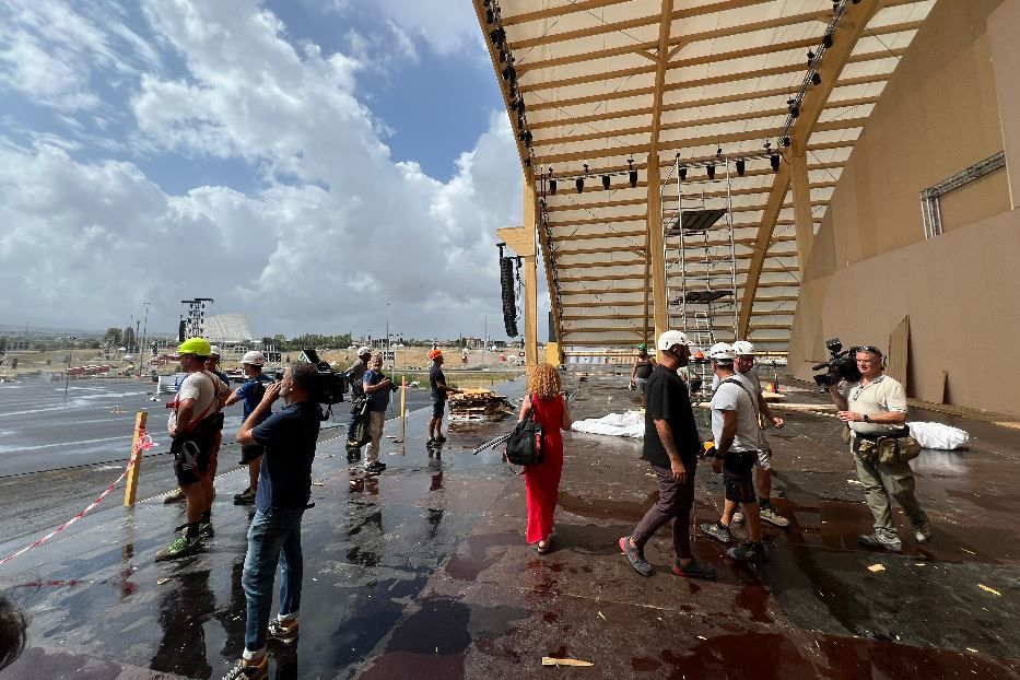 Il palco per il Papa nella spianata di Tor Vergata a Roma dove è atteso un milione di ragazzi per il Giubileo dei giovani - Avvenire