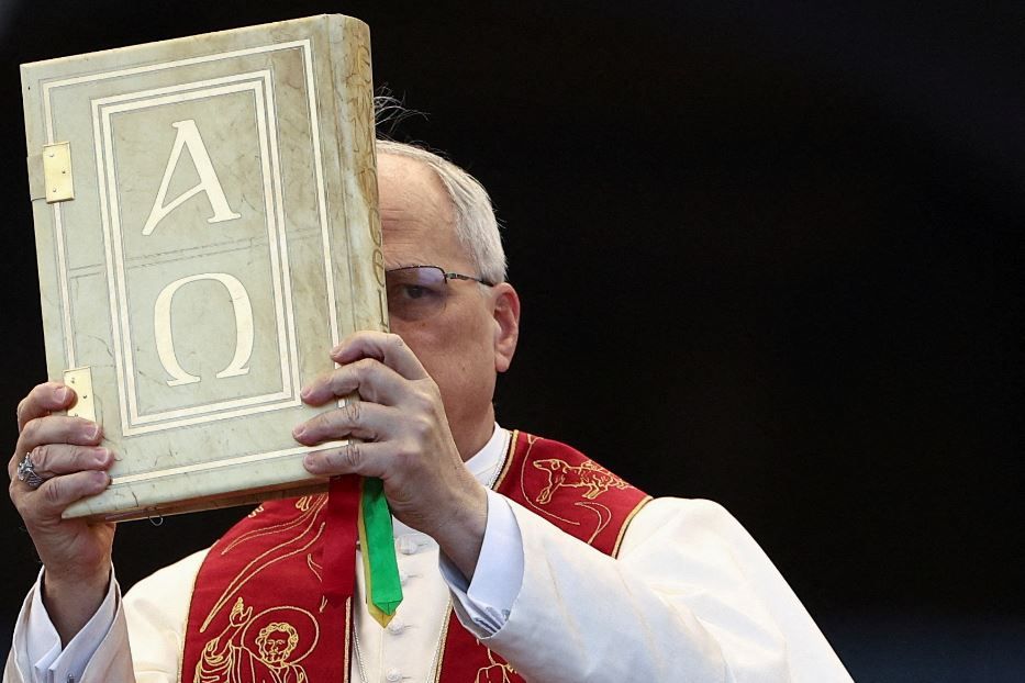 Leone XIV durante la veglia di Pentecoste in piazza San Pietro per il Giubileo di movimenti e associazioni - Reuters