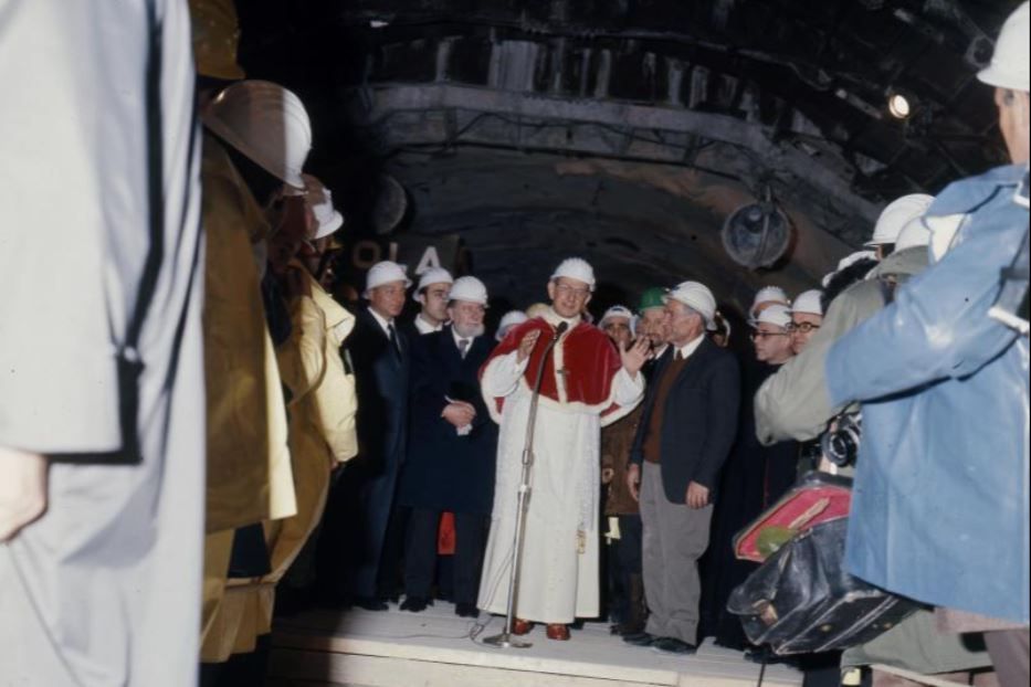 La visita di Paolo VI al cantiere della galleria sotto il Monte Soratte, lungo la costruenda direttissima Roma-Firenze - Archivio Fondazione Fs