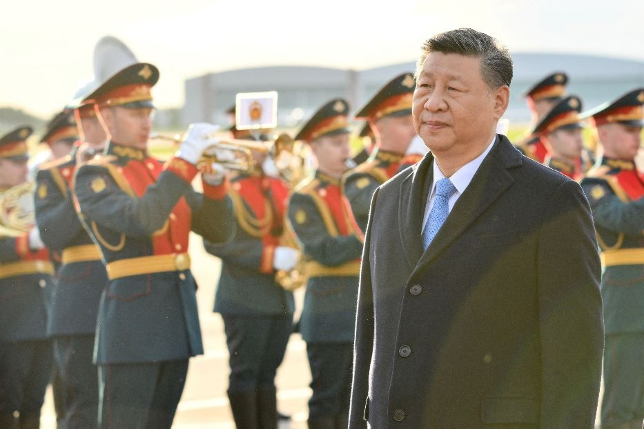 L'accoglienza riservata al presidente cinese Xi al suo arrivo a Mosca - REUTERS