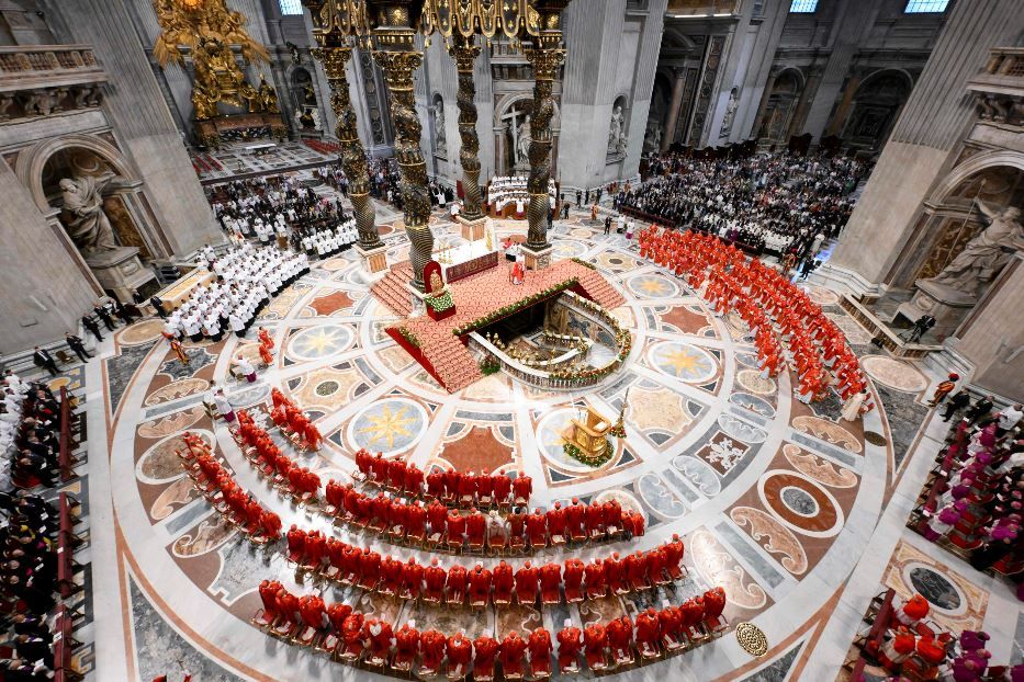 Nella Basilica di San Pietro la Messa «pro eligendo Romano Pontifice», l’ultimo appuntamento pubblico dei cardinali prima dell'inizio del Conclave - Ansa-Vatican Media