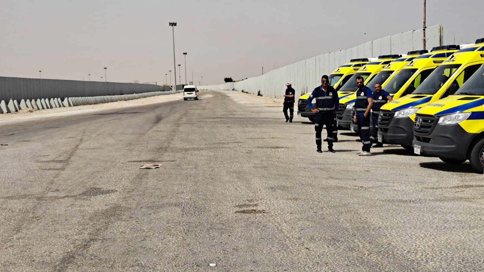 Nessun camion al valico: la chiusura di Rafah ha reso inutile l'attesa - .