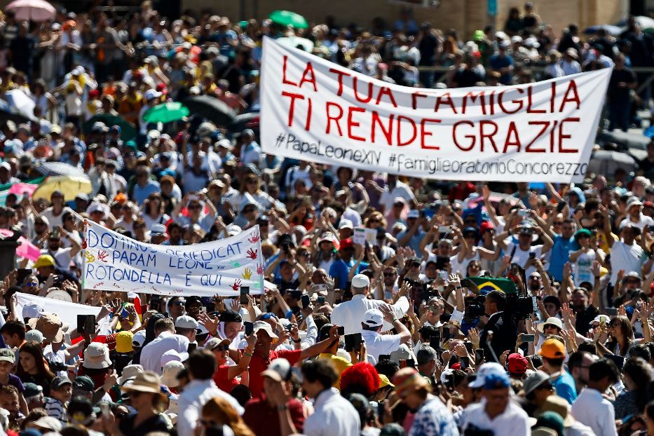 Papa Leone XIV durante il Giubileo delle famiglie in piazza San Pietro - Ansa