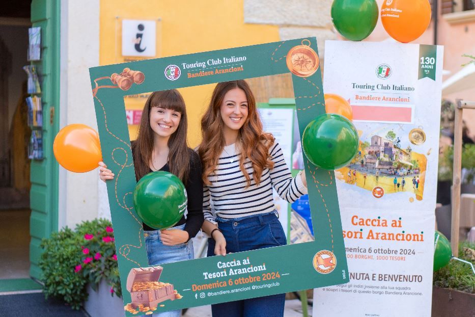 Foto ricordo a Valeggio sul Mincio, edizione 2024 - Pro Loco - Touring Club Italiano