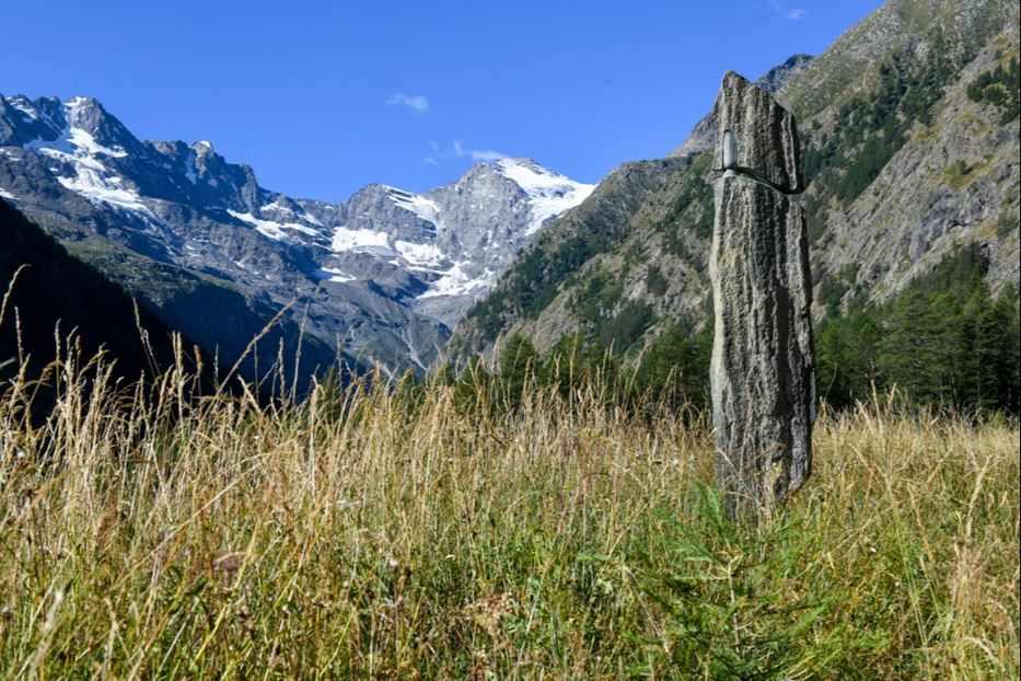 La mostra diffusa nel territorio con le sculture di Donato Savin - Ph Paolo Rey - Foundation Grand Paradis