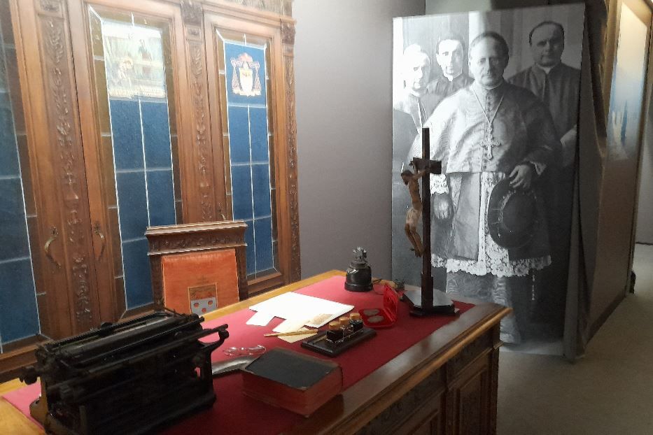 Una parte del percorso su Pio XI a Desio. L'autentica stanza del cardinale Ratti, arcivescovo di Milano nel 1921 - Progetto “Costruirò la casa della pace”