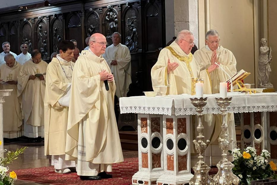Gorizia: il vescovo di Novara, Brambilla, presiede in Cattedrale la Messa che ha aperto il secondo giorno di lavori del Consiglio episcopale permanente - foto Avvenire