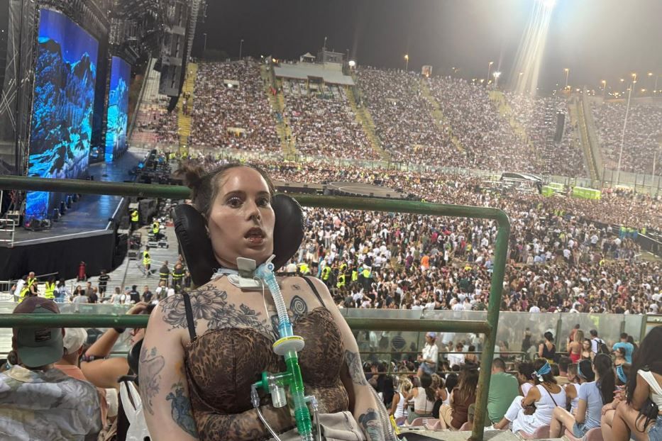 Federica a un grande concerto in uno stadio - .