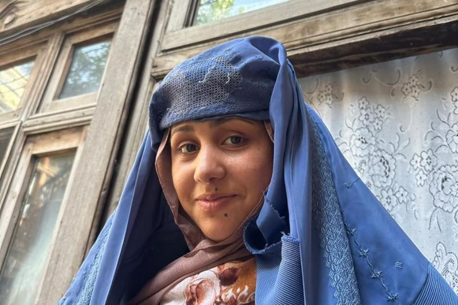 Una beneficiaria del progetto di microcredito di Pangea all'incontro settimanale - .