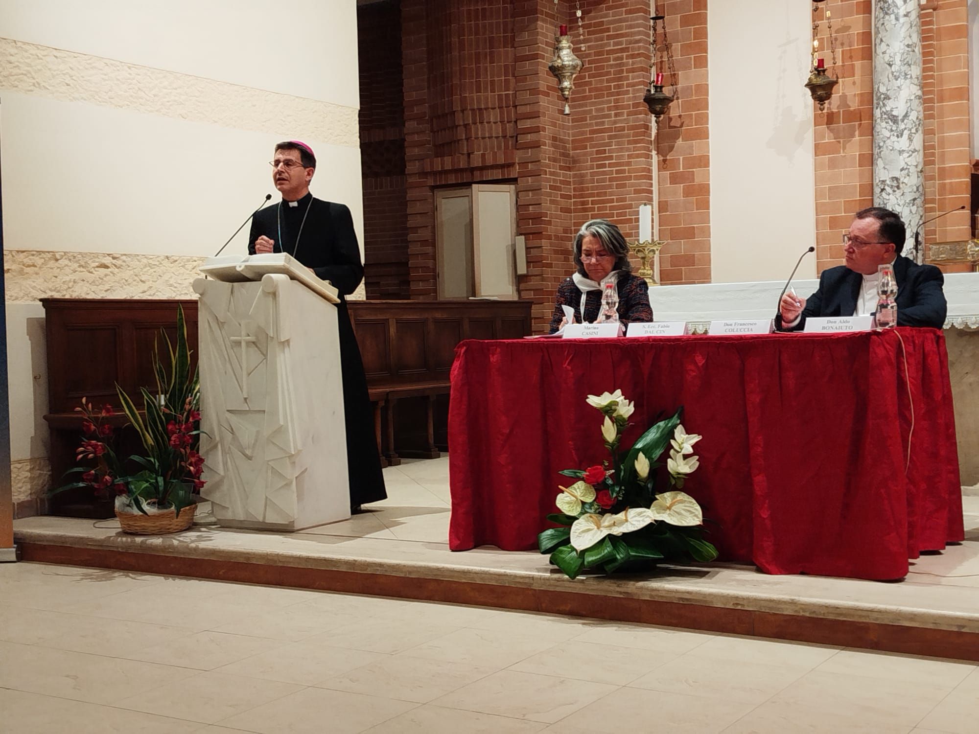 L'arcivescovo di Loreto monsignor Fabio Dal Cin interviene nella sessione di apertura del convegno del Movimento per la Vita&nbsp;