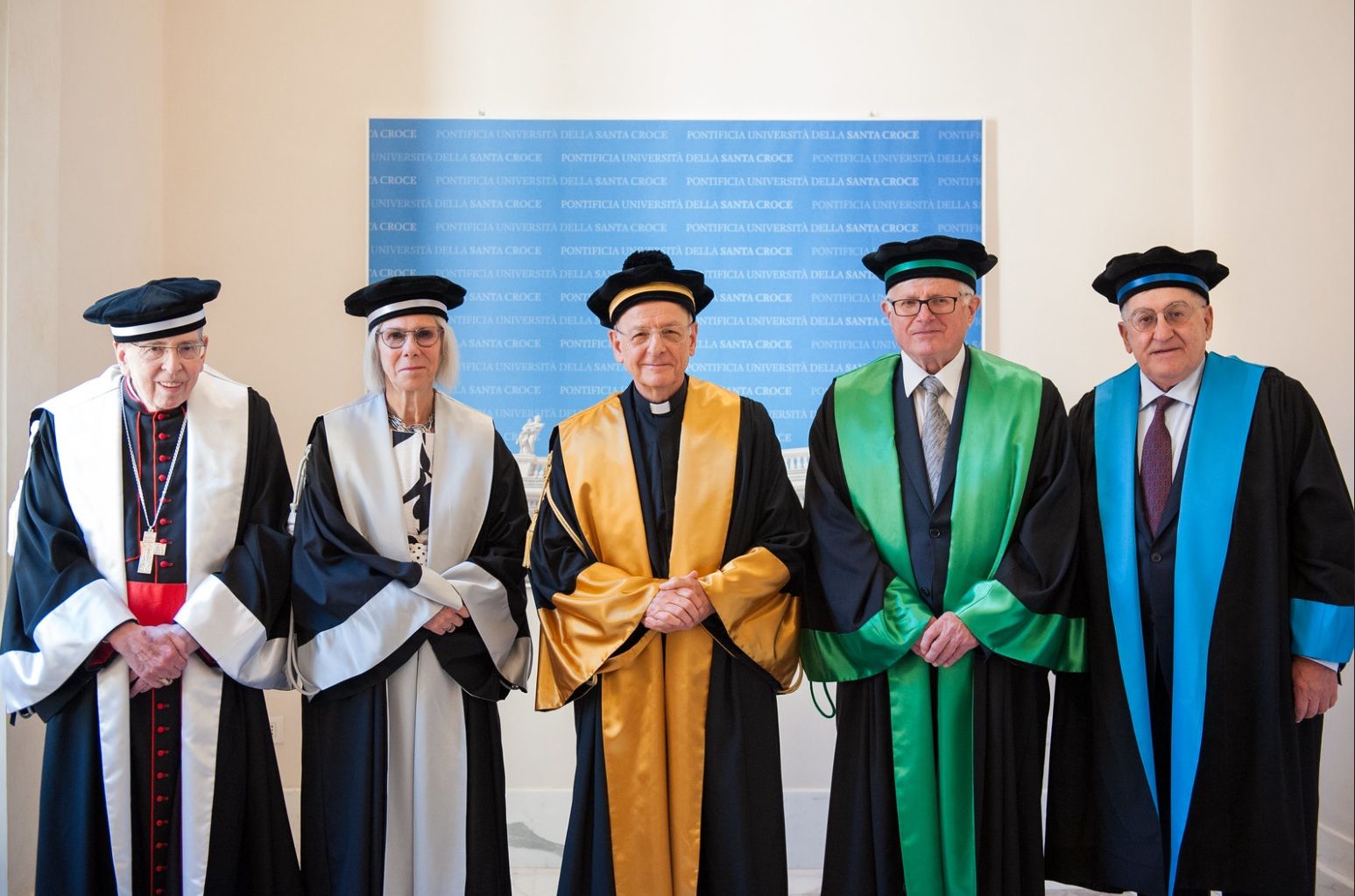 I quattro neo dottori con il Prelato dell'Opus&nbsp;Dei&nbsp;Ocáriz