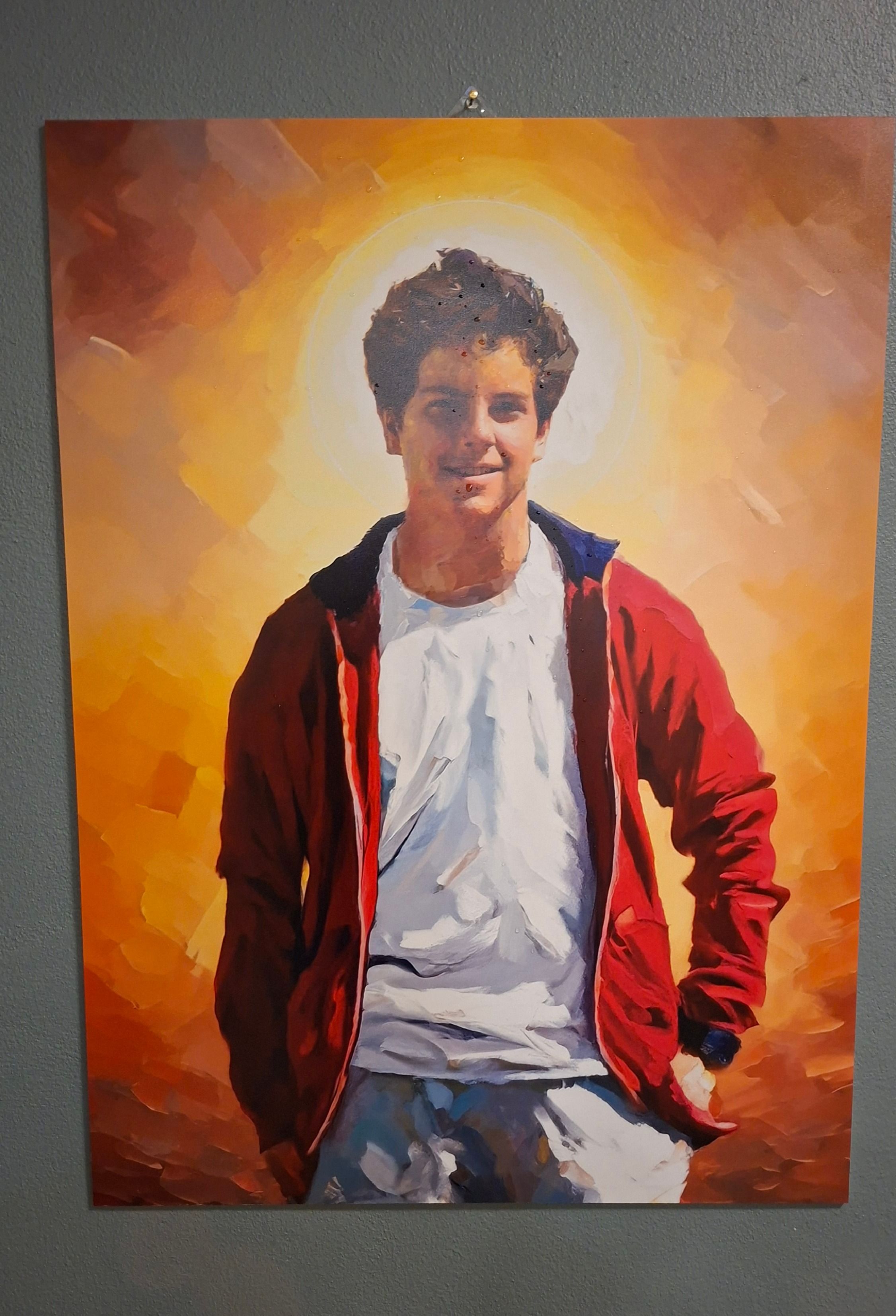 Il ritratto di san Carlo Acutis collocato ora all'ingresso del "suo" oratorio nella parrocchia milanese di Santa Maria Segreta 