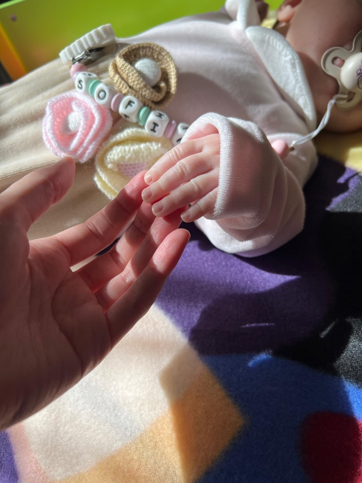 La manina della piccola Sofia 