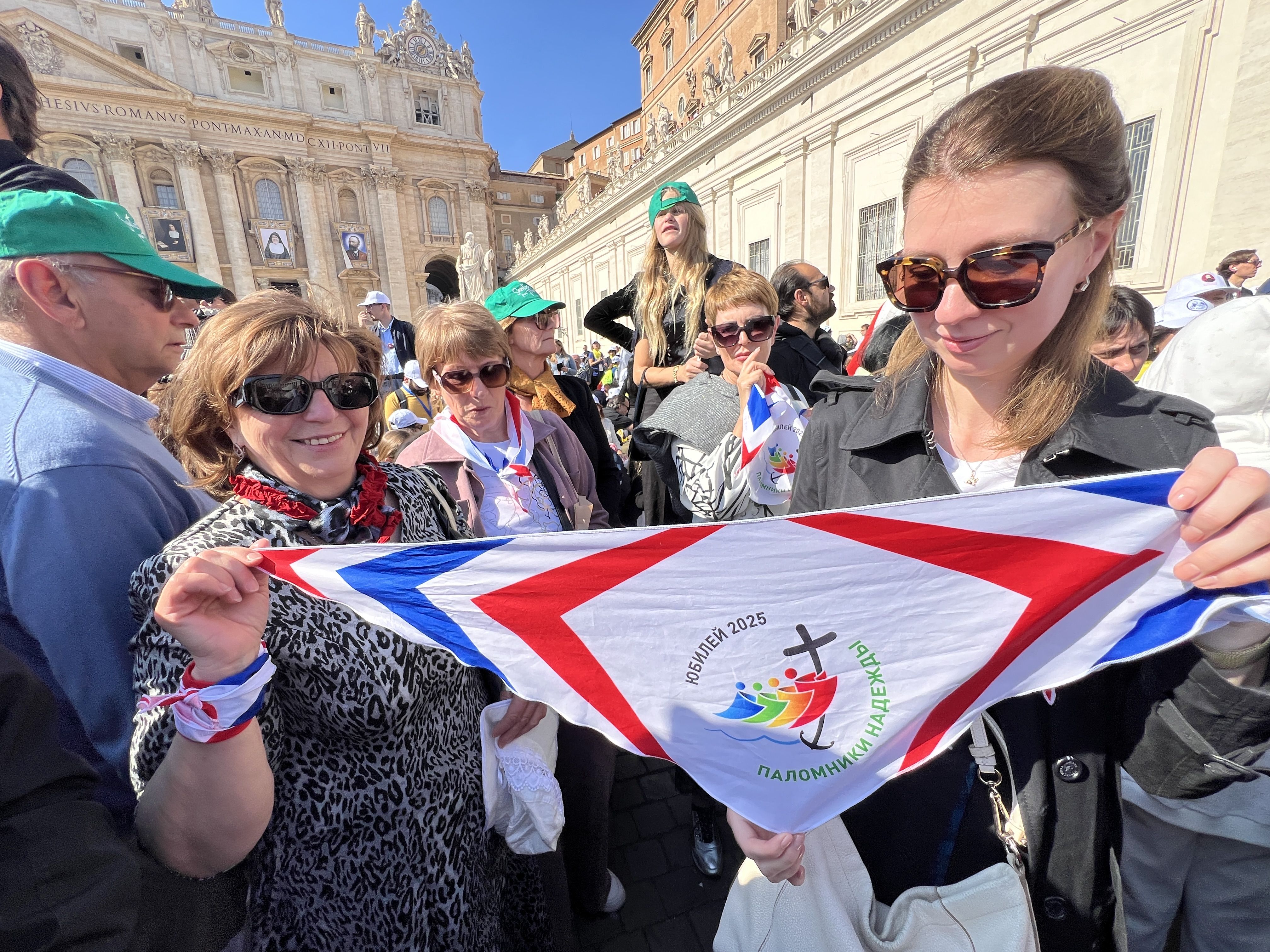 I pellegrini cattolici russi in piazza San Pietro per il loro pellegrinaggio giubilare a Roma / GAMBASSI
