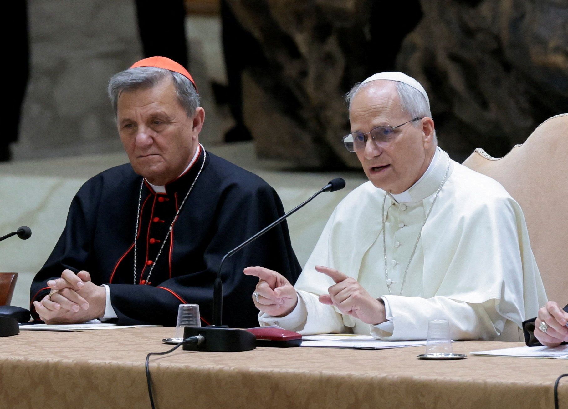 Il dialogo di papa Leone XIV con le équipe sinodali per il loro Giubileo nell'Aula Paolo VI / REUTERS