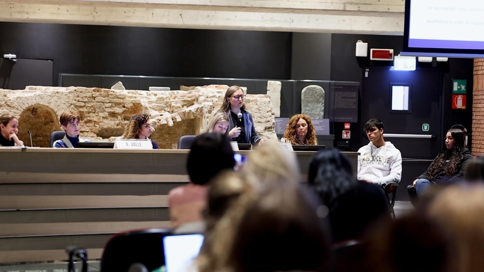 Un altro momento della presentazione con le docenti dell'Università Cattolica Alessandra Carenzio, Linda Lombi e Annalisa Valle