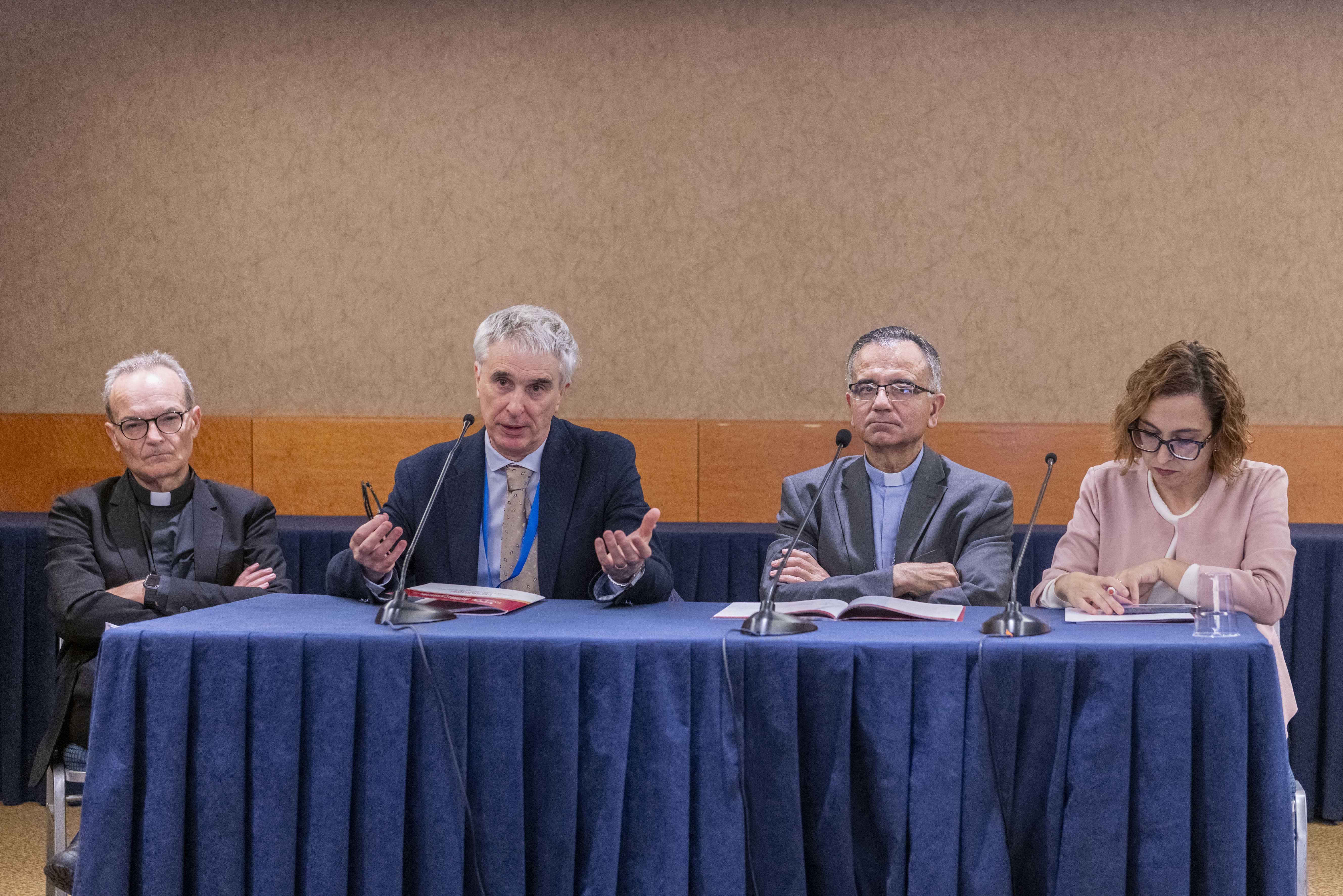 La conferenza stampa conclusiva della terza Assemblea sinodale della Chiesa italiana. Da sinistra, monsignor Valentino Bulgarelli, Pierpaolo Triani, l'arcivescovo Erio Castellucci e Stefania Careddu&nbsp;/ SICILIANI-CEI