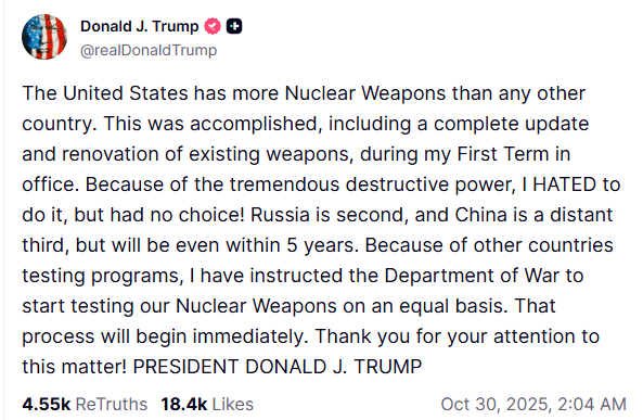 Il post di Donald Trump sul social "Truth", pubblicato prima dell'incontro con Xi Jinping. «Gli Stati Uniti possiedono più armi nucleari di qualsiasi altro Paese - ha scritto il tycoon - Questo obiettivo, incluso un completo ammodernamento e rinnovamento delle armi esistenti, è stato raggiunto durante il mio primo mandato. A causa dell'enorme potere distruttivo, ODIAVO farlo, ma non avevo scelta! La Russia è seconda e la Cina è terza, ma sarà in parità entro 5 anni. Grazie ai programmi di test di altri Paesi, ho incaricato il Dipartimento della Guerra di iniziare a testare le nostre armi nucleari su base paritaria. Tale processo inizierà immediatamente. Grazie per l'attenzione»