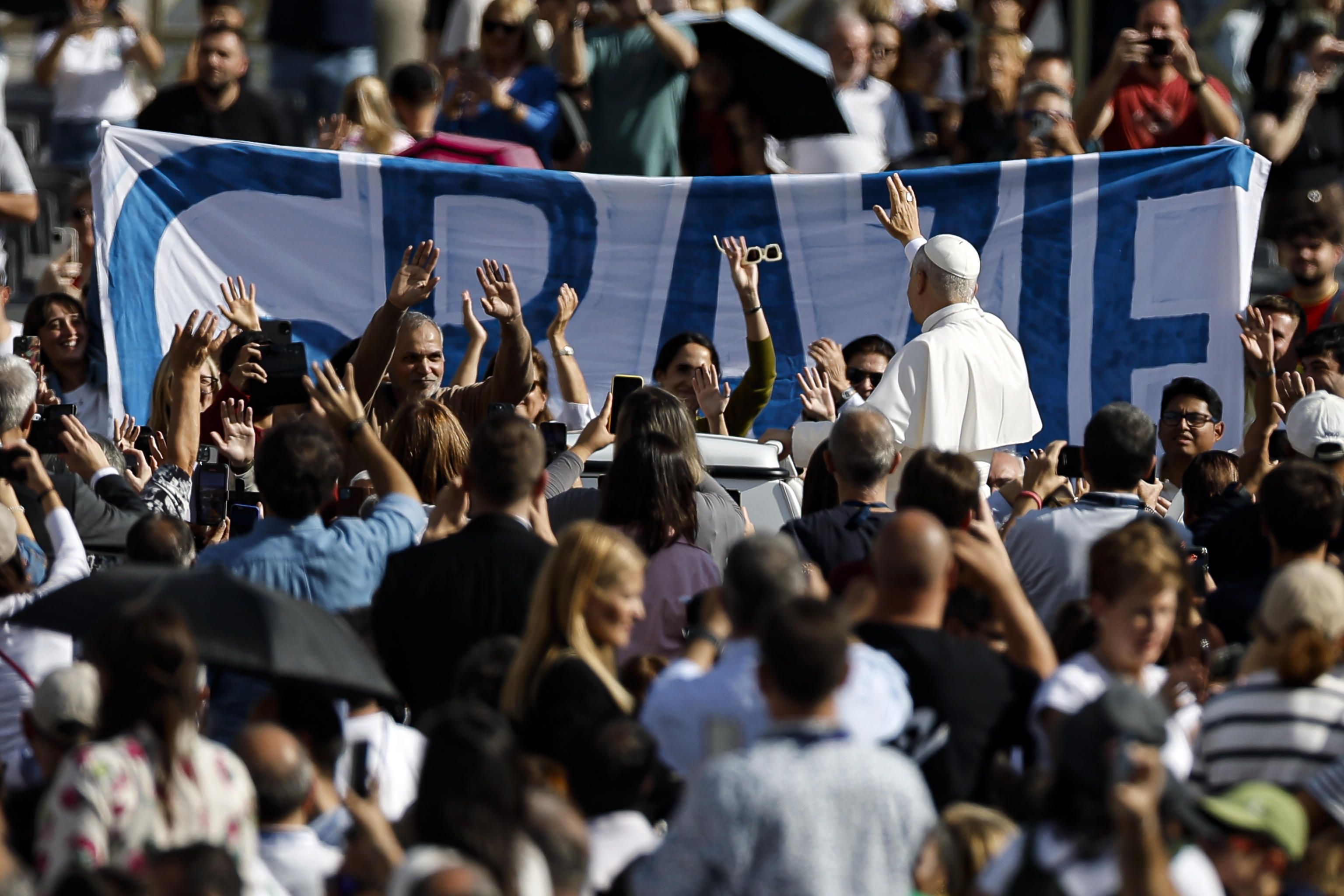 Papa Leone XIV fra i pellegrini in piazza San Pietro per il Giubileo del mondo educativo / ANSA