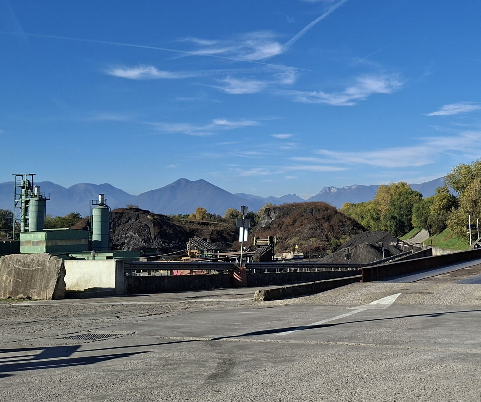 La collina nera di Montecchio Precalcino dove si accumulano le scorie della Safond