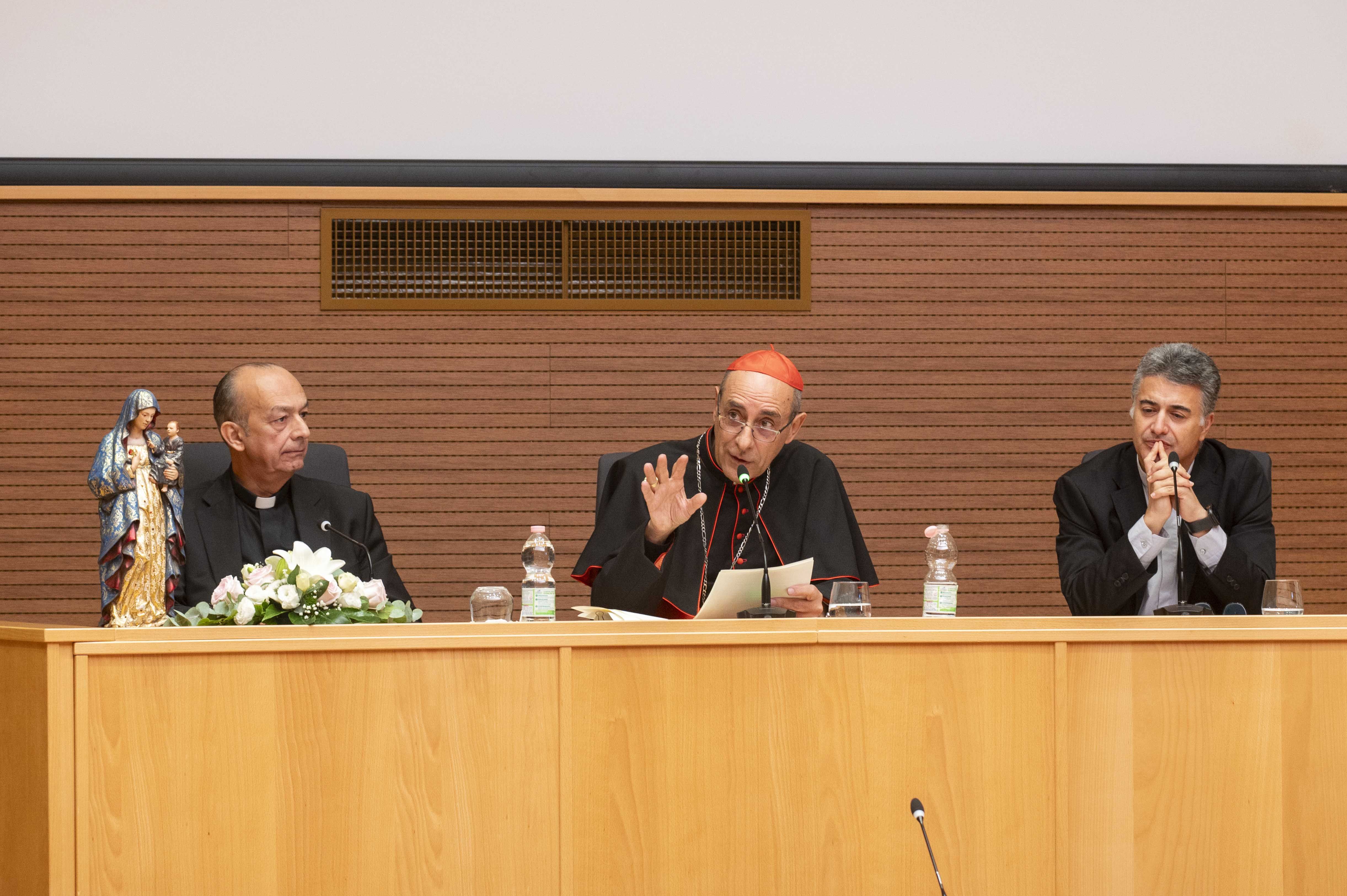 La presentazione della Nota “Mater populi fidelis” con don Maurizio Gronchi, il cardinale . Víctor Manuel Fernández&nbsp; e monsignor Armando Matteo / SICILIANI