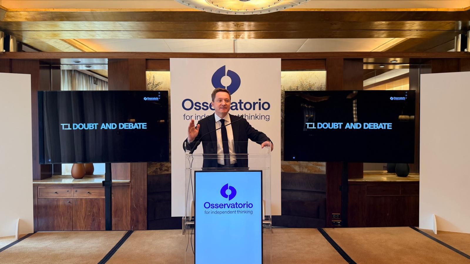 Andrea Ceccherini presenta "Doubt and Debate" a Milano