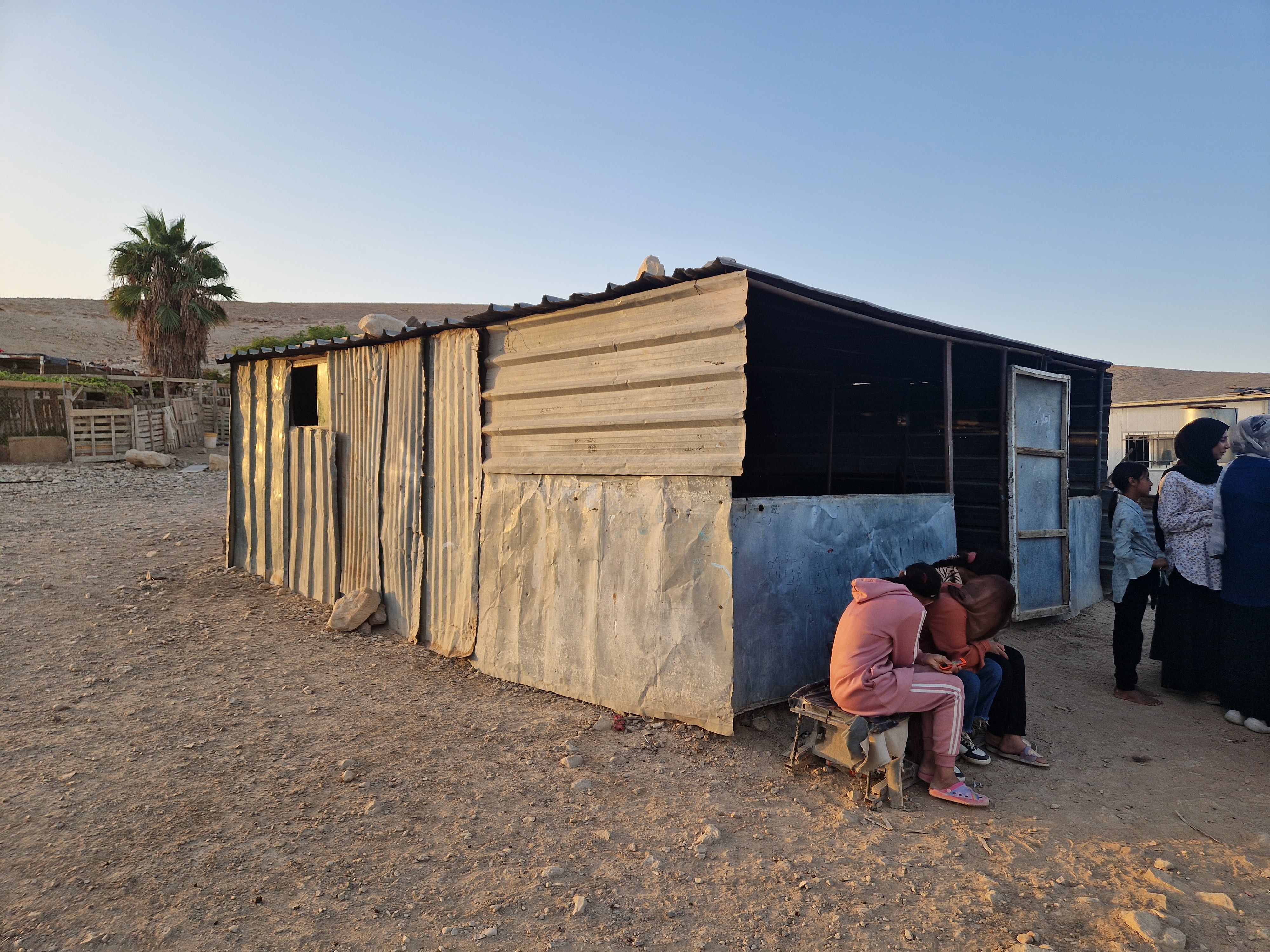 Una delle abitazioni beduine nel villaggio di al-Hatrura