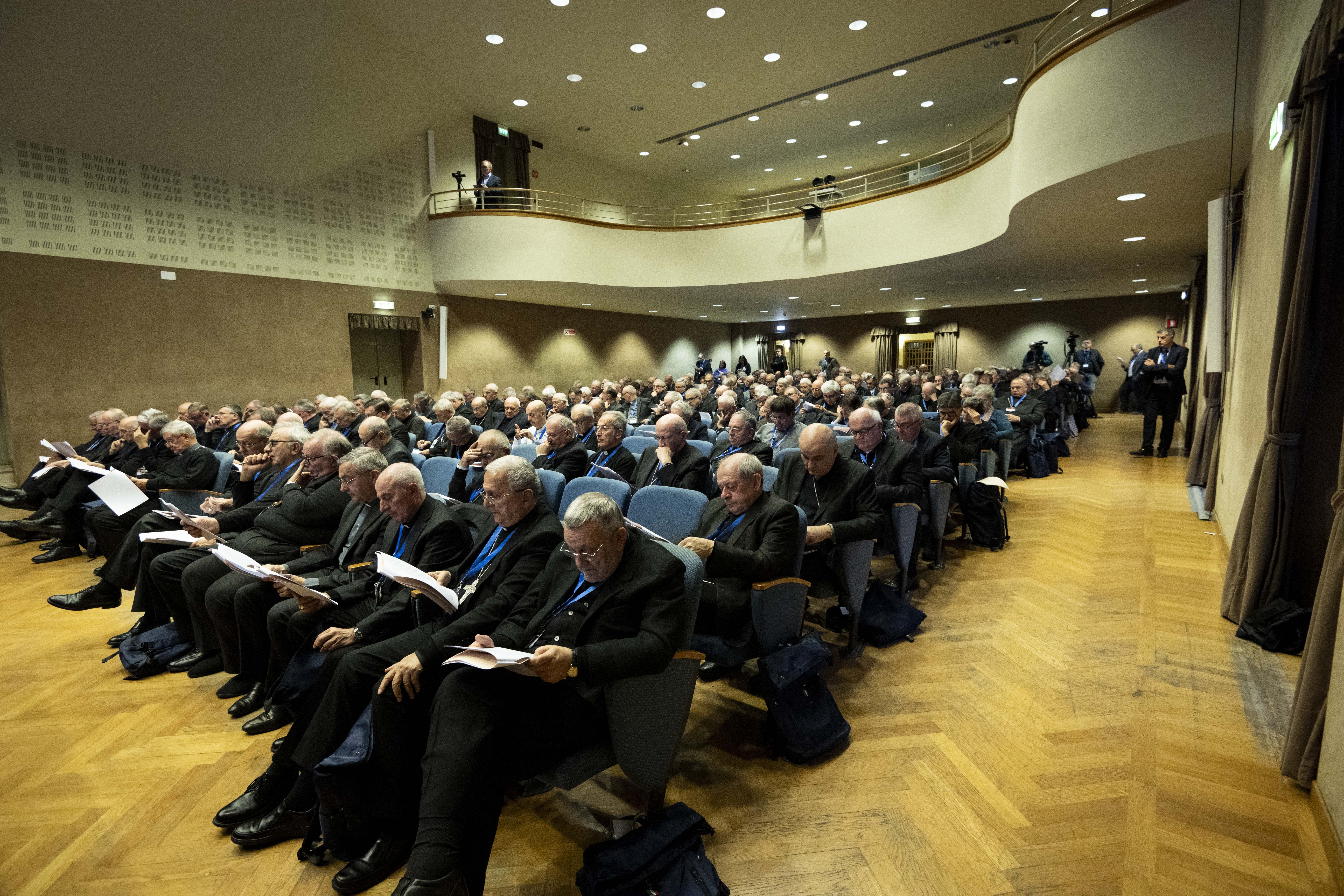 L'apertura dell'Assemblea generale dei vescovi italiani ad Assisi / SICILIANI