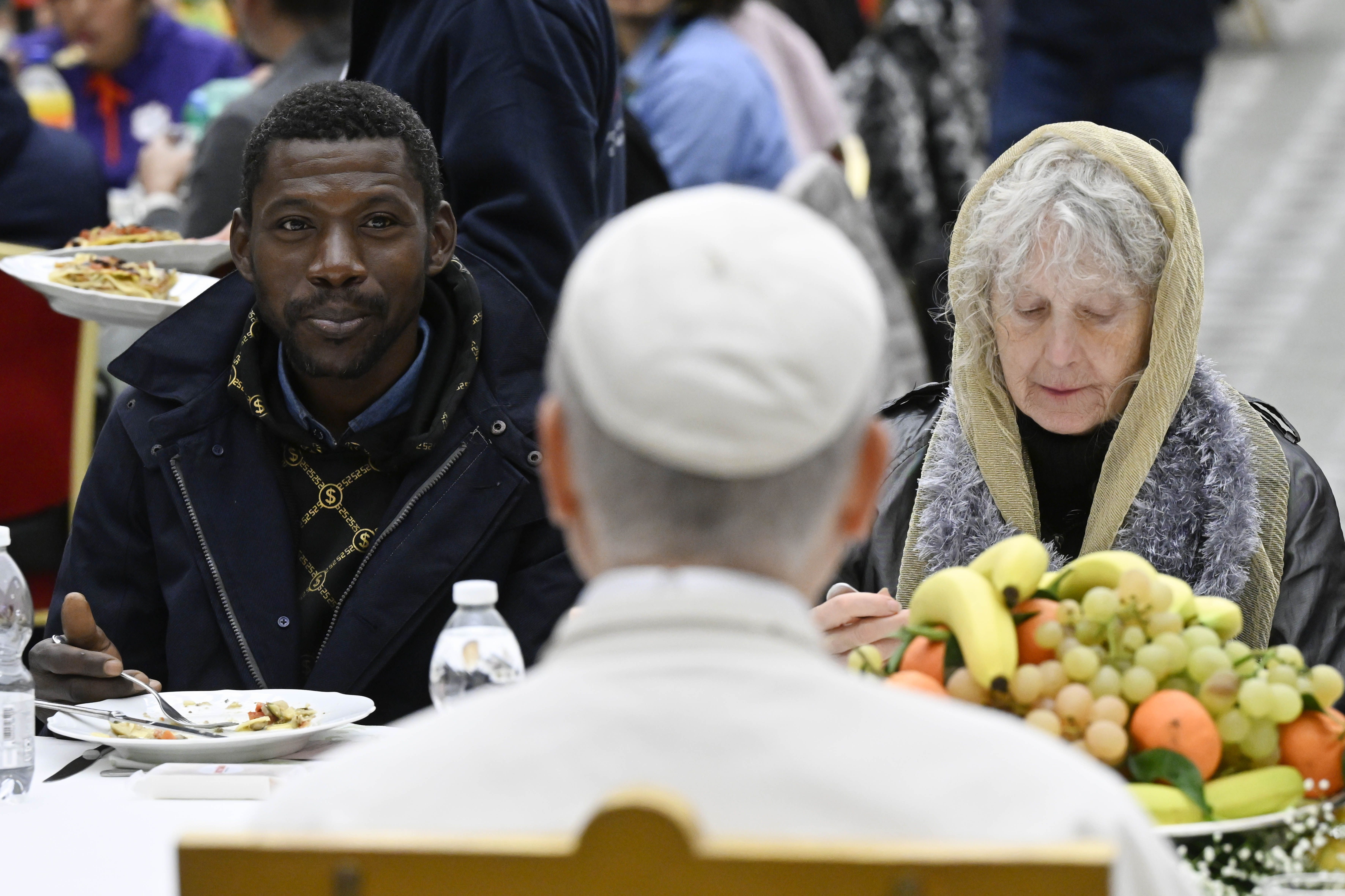 Papa Leone XIV a pranzo con i poveri nell'Aula Paolo VI in occasione del Giubileo dei poveri / VATICAN MEDIA