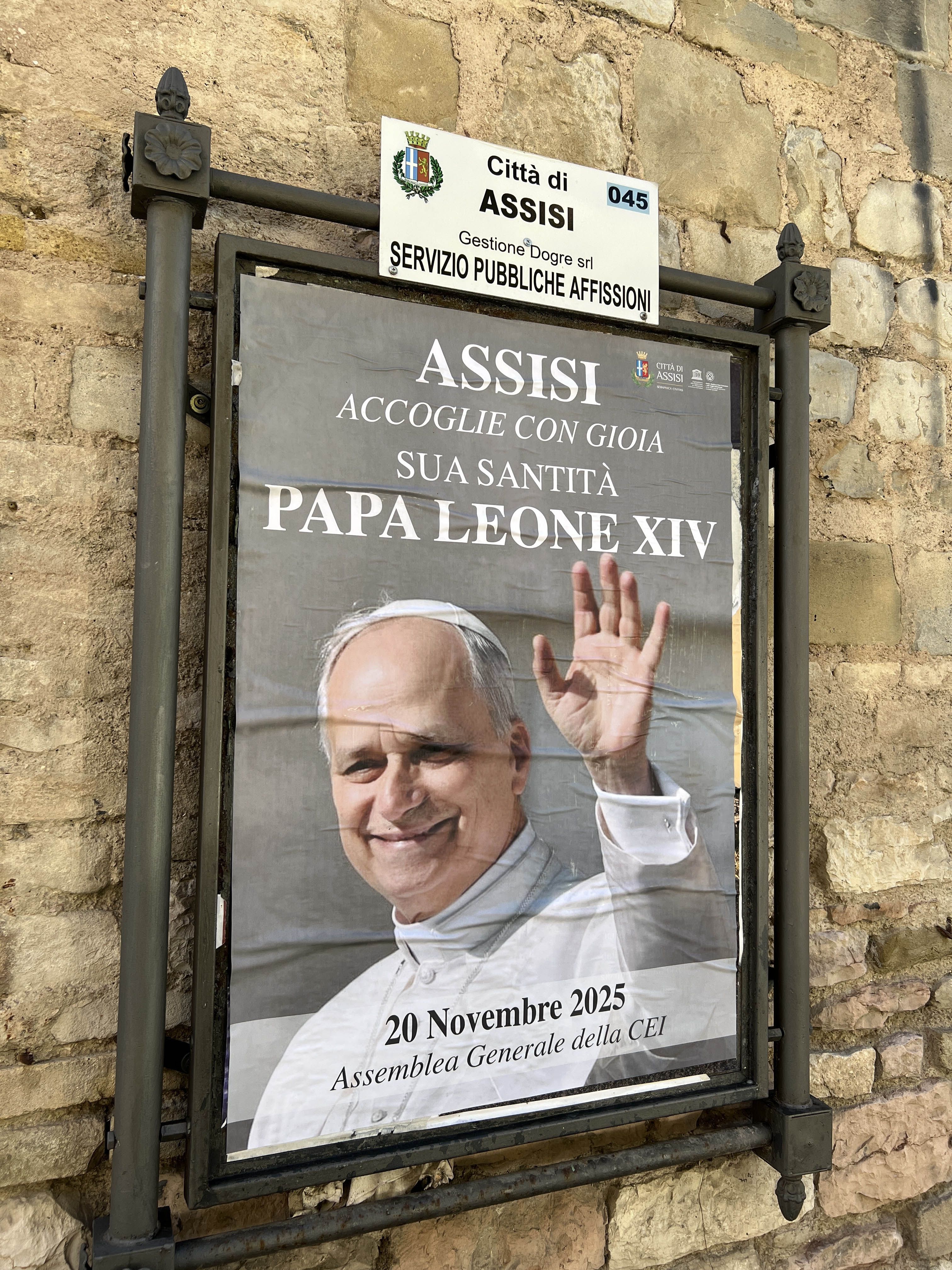 Il benvenuto del Comune di Assisi a Leone XIV / AVVENIRE