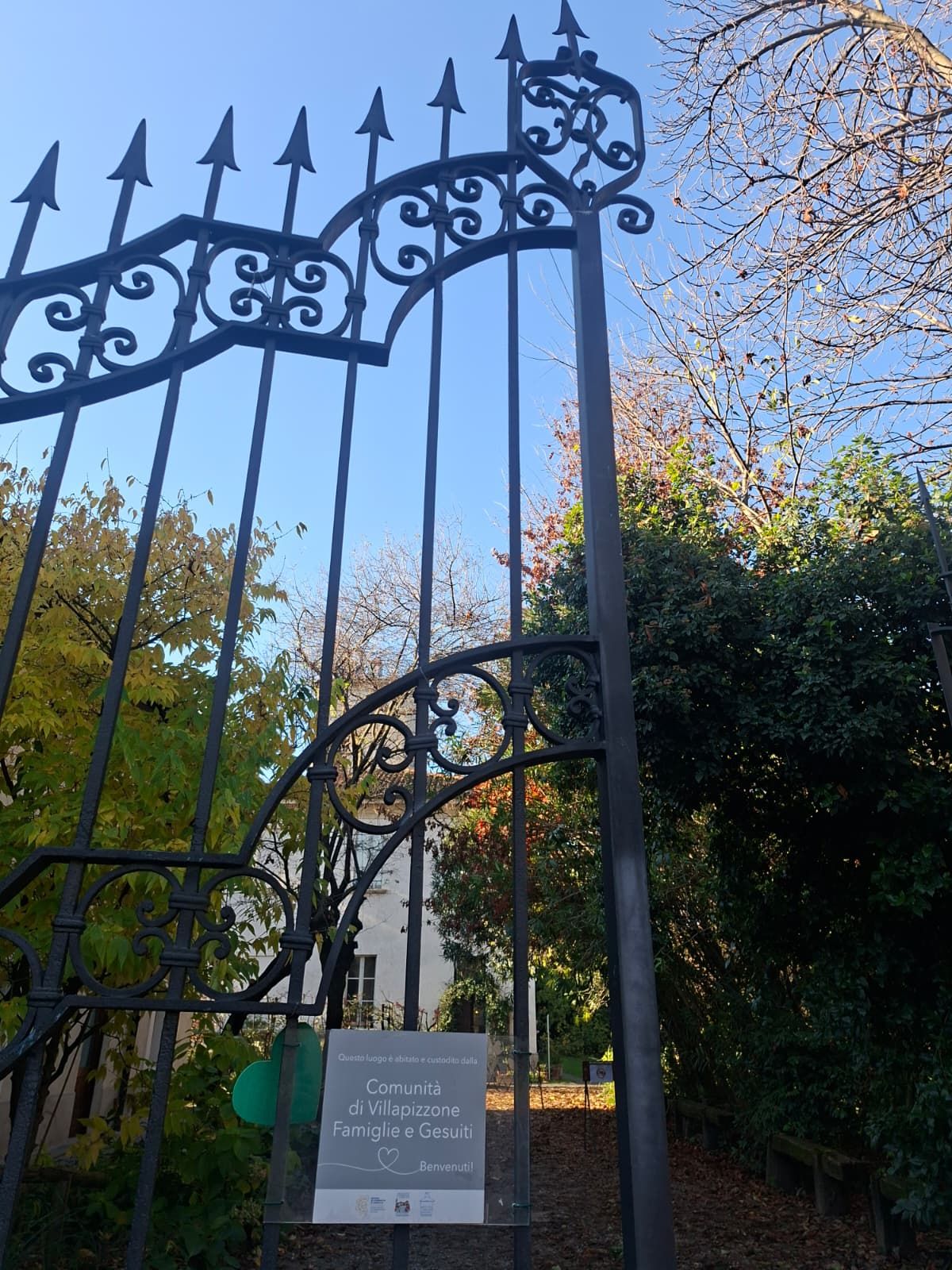 L'ingresso di Villa Radice Fossati, che ospita la comunità di Villapizzone