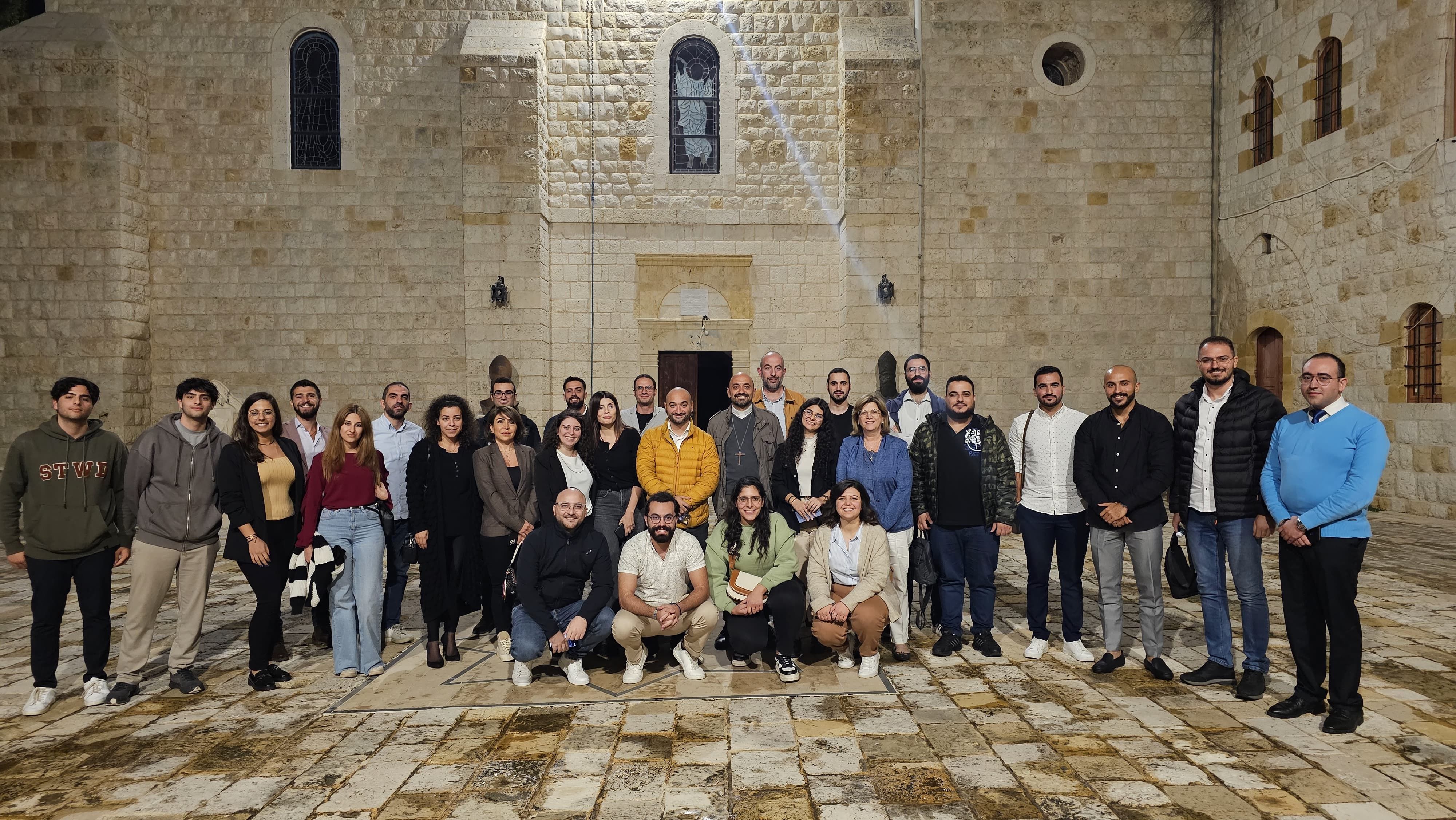 Il vescovo Boutros con i partecipanti della Leadership Academy for Peace