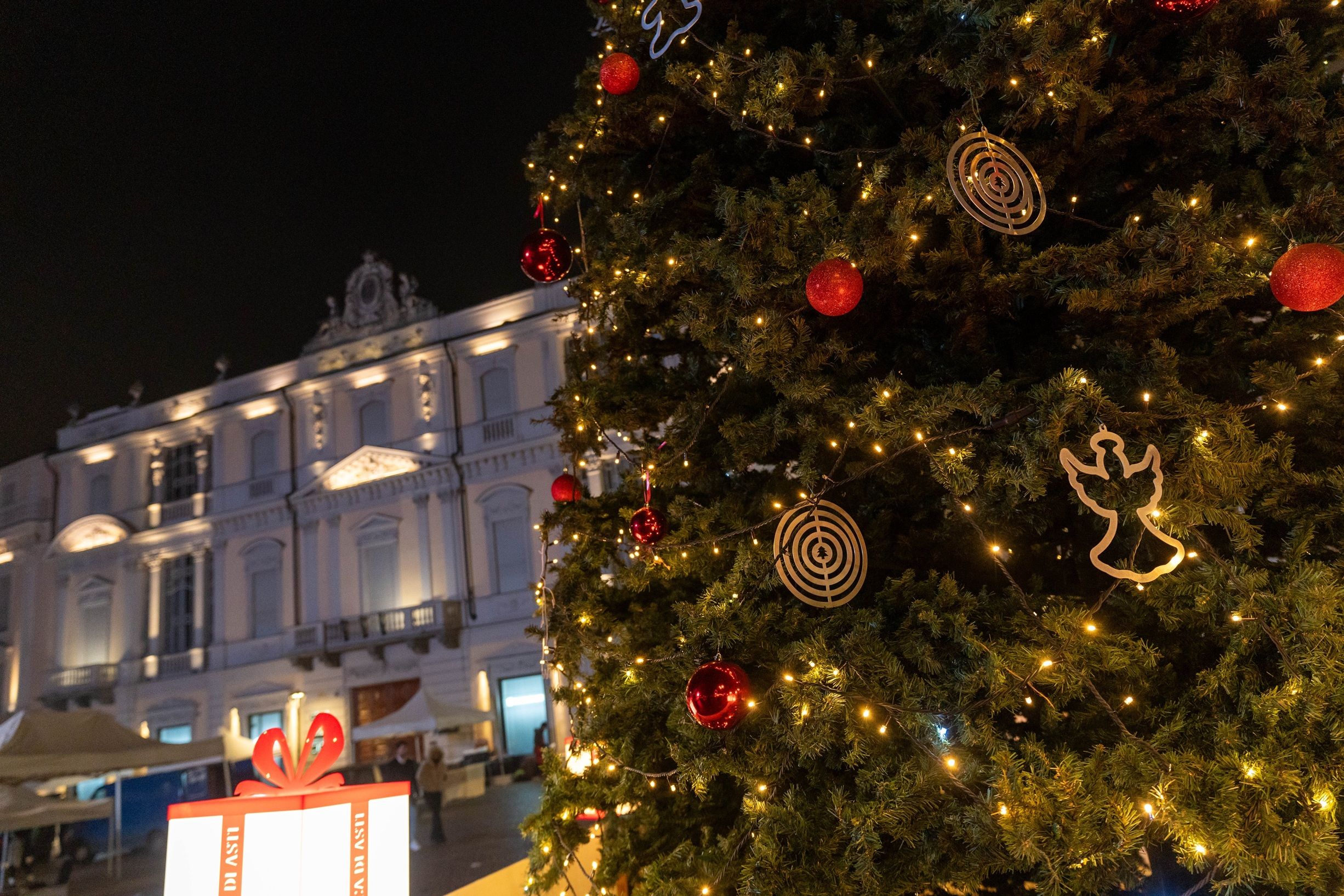 Il Magico Paese di Natale di Asti, Govone, San Damiano d'Asti e Santo Stefano Belbo. L'albero protagonista