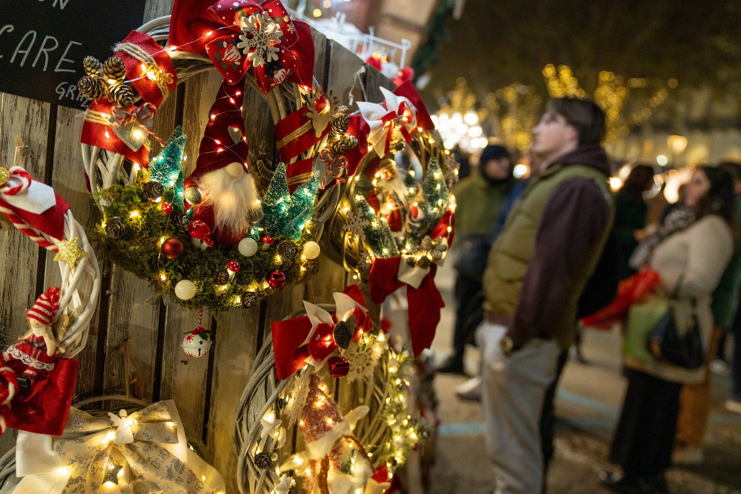 Fra i mercatini del "Magico Paese di Natale" ad Asti, il "mercatino più romantico d’Europa” nel 2024