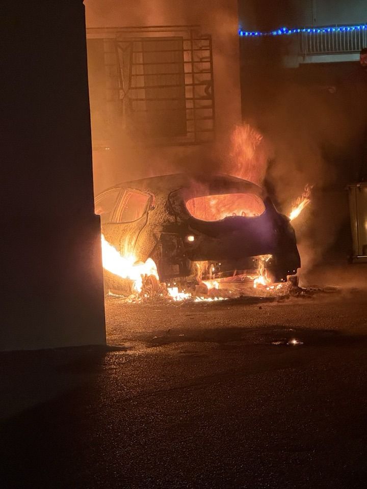 L'auto del parroco in fiamme nella notte&nbsp;