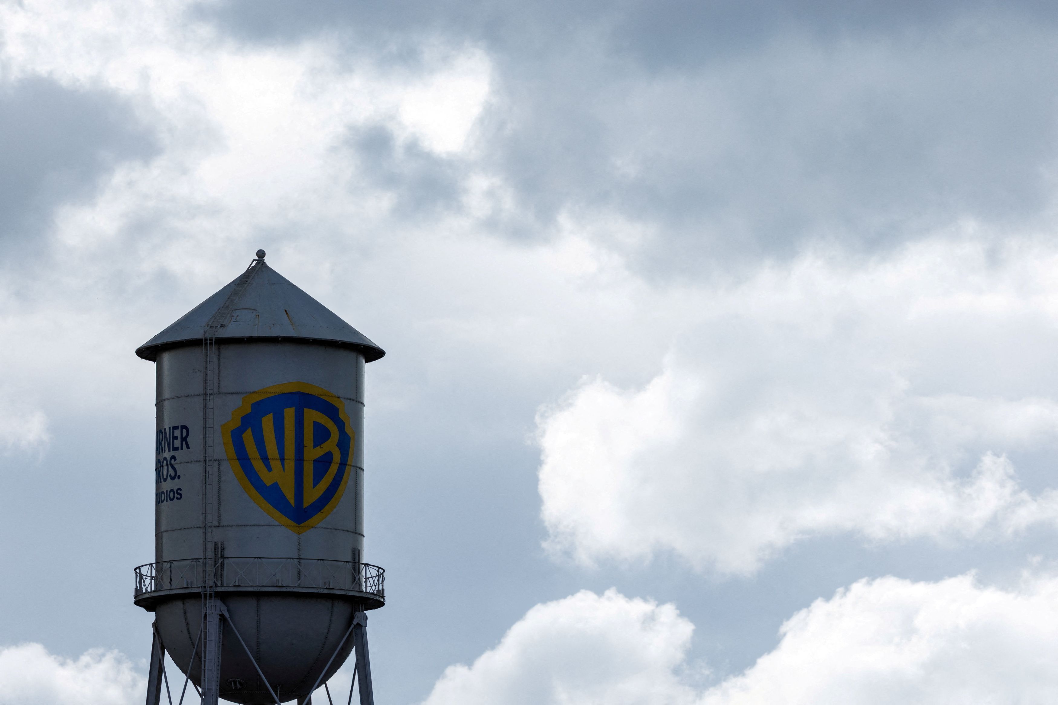 La torre dello studio Warner Bros REUTERS/Mike Blake