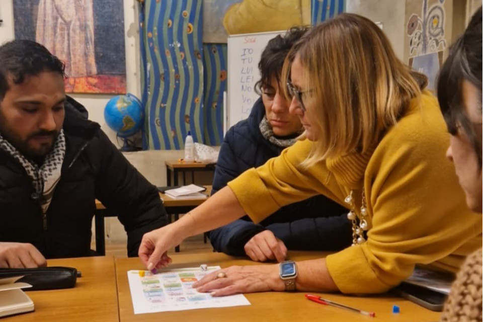 Come funzionano le scuole per i migranti che non possono andare a scuola