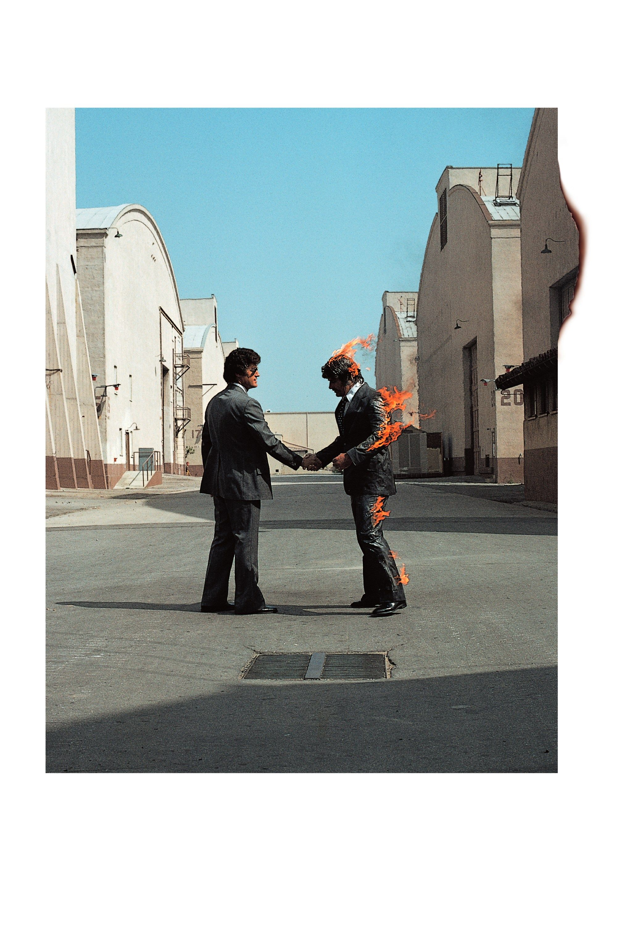 La copertina originale dell'album che rappresentata due uomini d'affari che si stringono la mano, con uno dei due in fiamme / Sony Music Entertainment