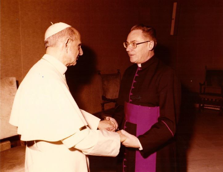 Paolo VI riceve l'allora monsignor Paul Poupard, il 13 dicembre 1971
