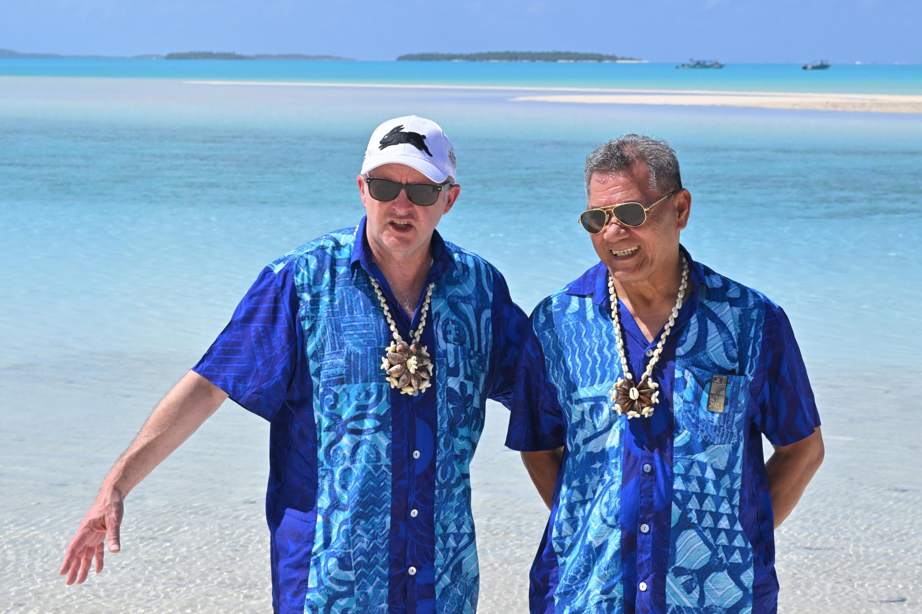 Il premier australiano Anthony Albanese e il collega di Tuvalu, Kausea Natano, nel 2023 /Ansa