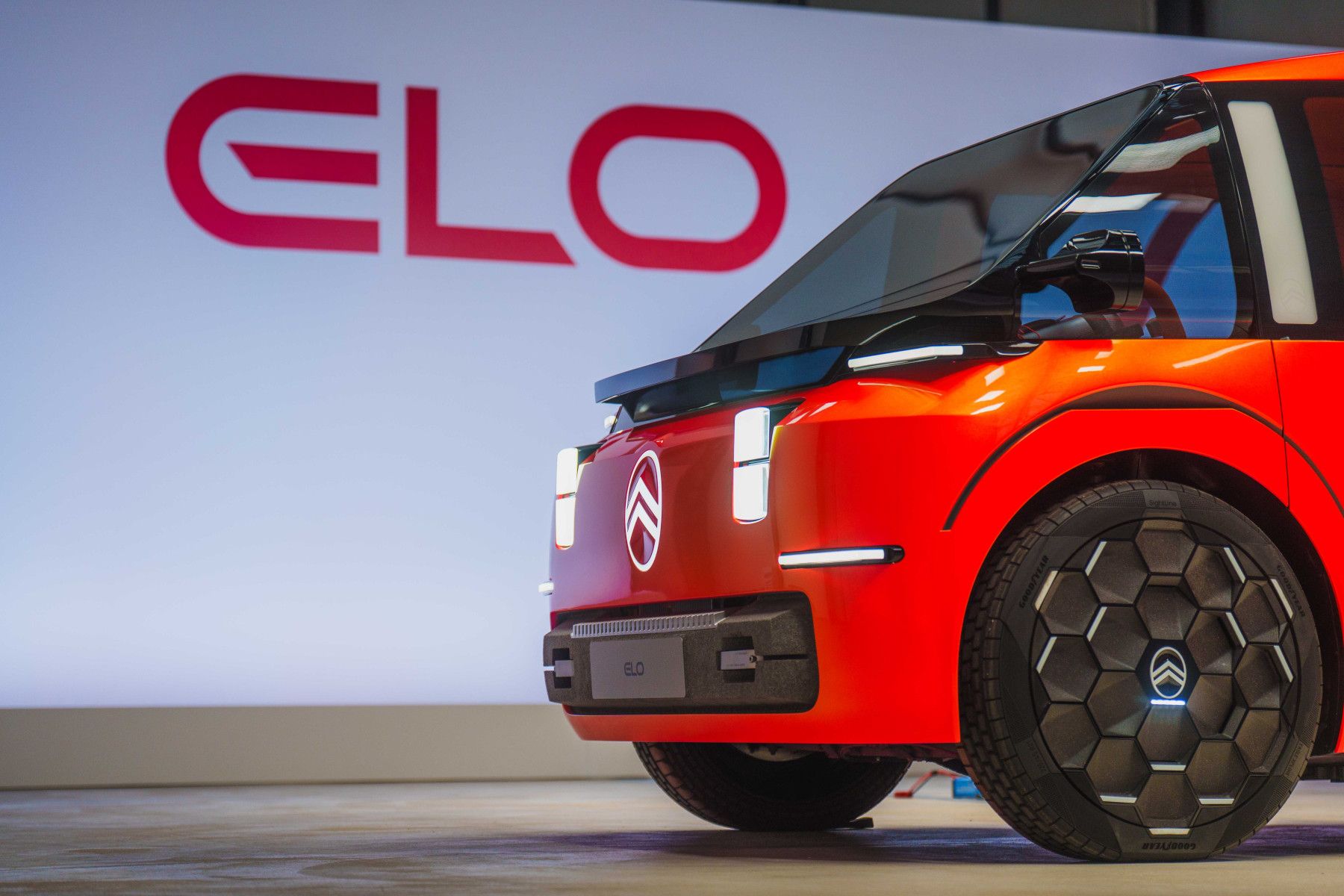 Motore 100% elettrico e spazi rivoluzionali all'interno per la nuobva concept di Citroen