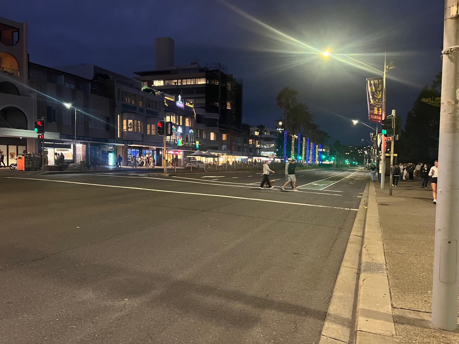 La zona isolata e deserta come non è mai stata in una normale serata d'estate