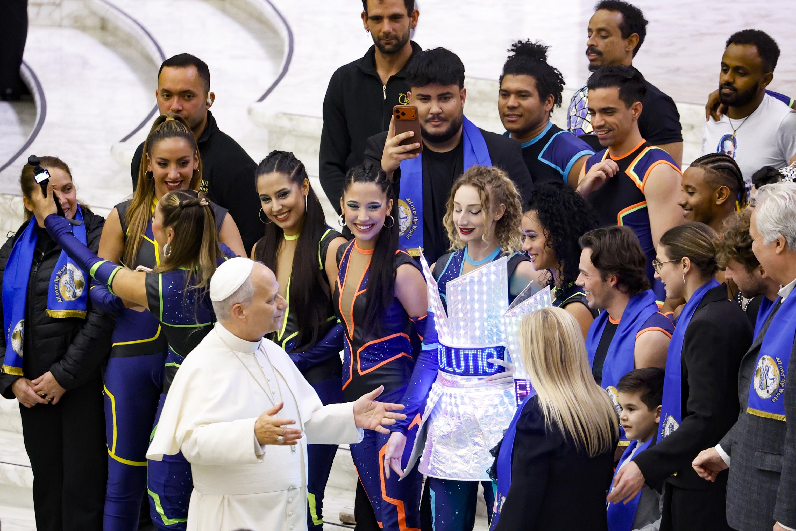 Il Papa saluta gli artisti del circo dopo l'udienza, 7 gennaio 2026 - (ANSA)