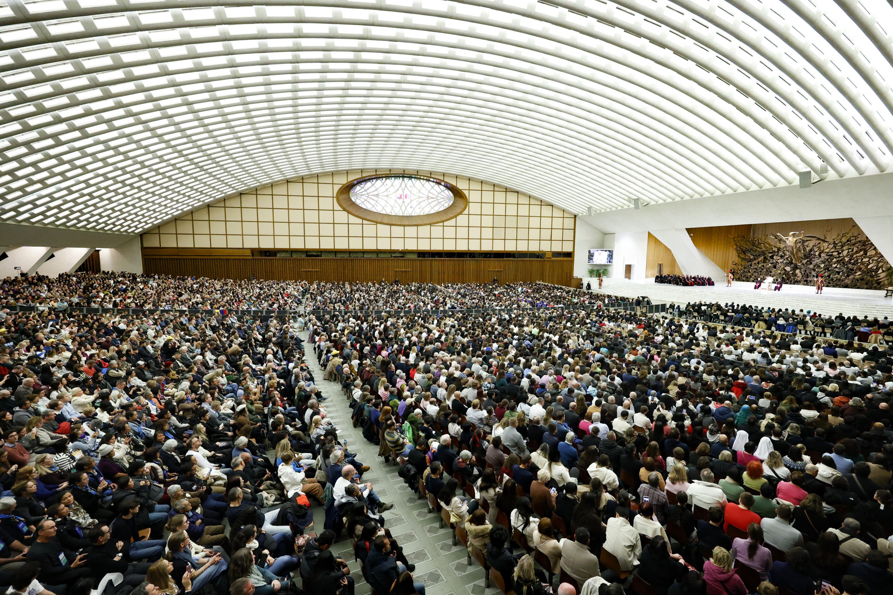 L'Aula Paolo VI piena di fedeli durante l'udienza generale, 7 gennaio 2026 - (ANSA)