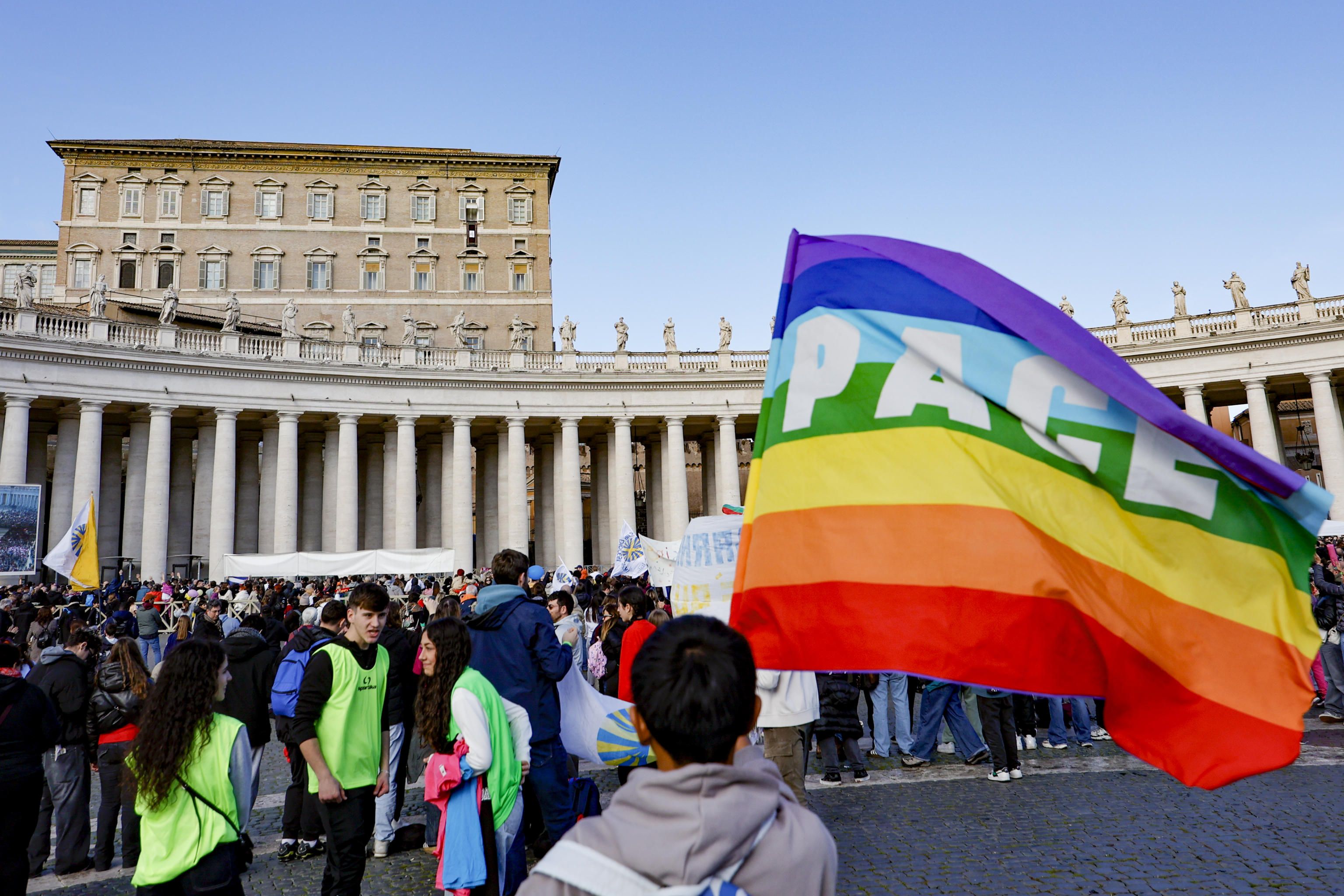 I bambini dell'Azione Cattolica di Roma in piazza San Pietro per l'Angelus, 25 gennaio 2026 - (ANSA)