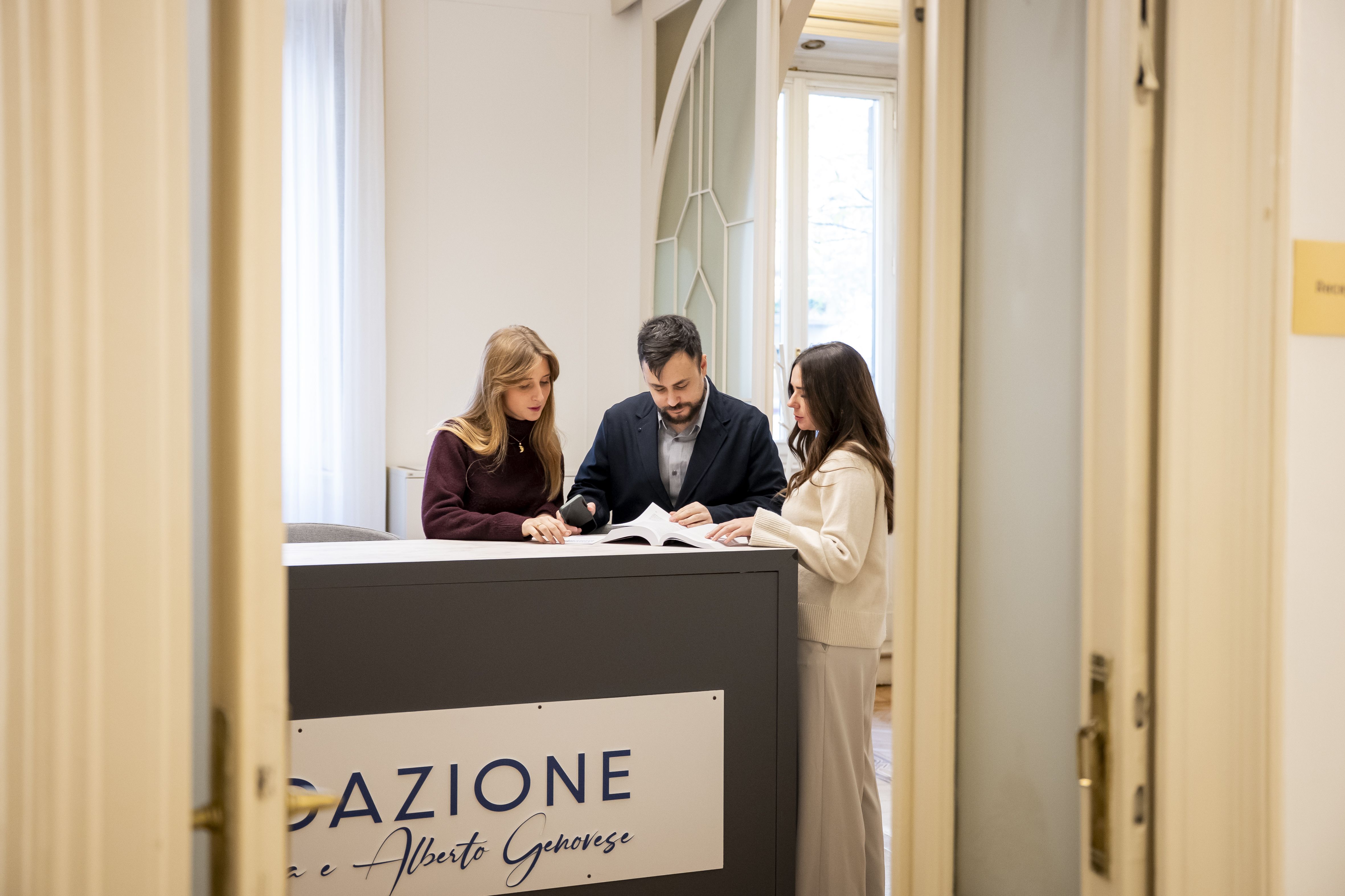 Operatori e psicologi al lavoro nell’ambulatorio di Milano della Fondazione Laura e Alberto Genovese, dedicato ai colloqui con le famiglie dei tossicodipendenti