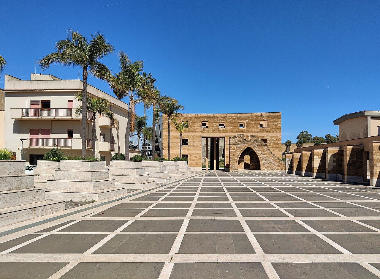 Una piazza di Gibellina nuova: dopo il terremoto il paese fu ricostruito da grandi architetti&nbsp;