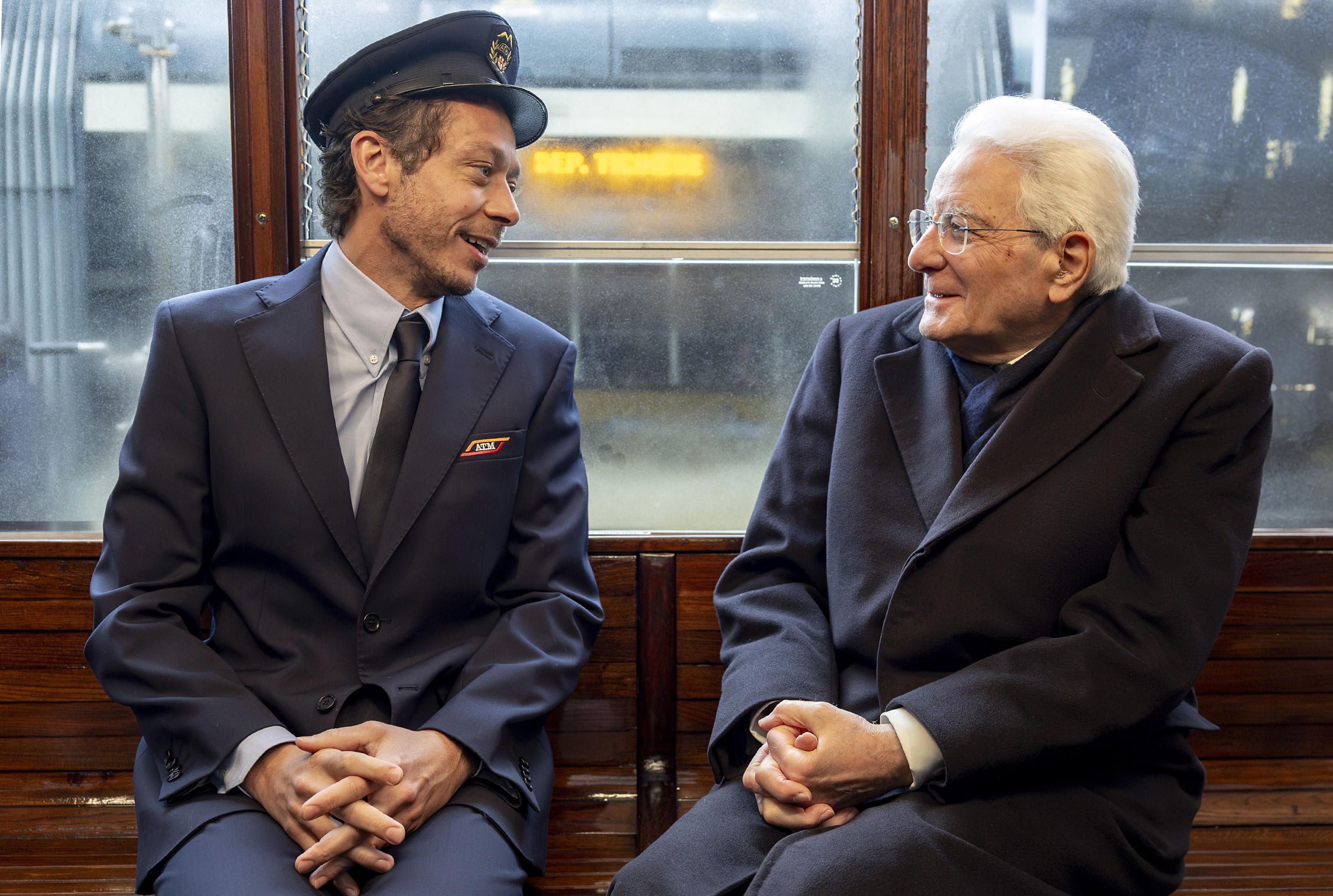 Sergio Mattarella sul tram guidato da Valentino Rossi / PRESIDENCY OF THE REPUBLIC / PAOLO GIANDOTTI