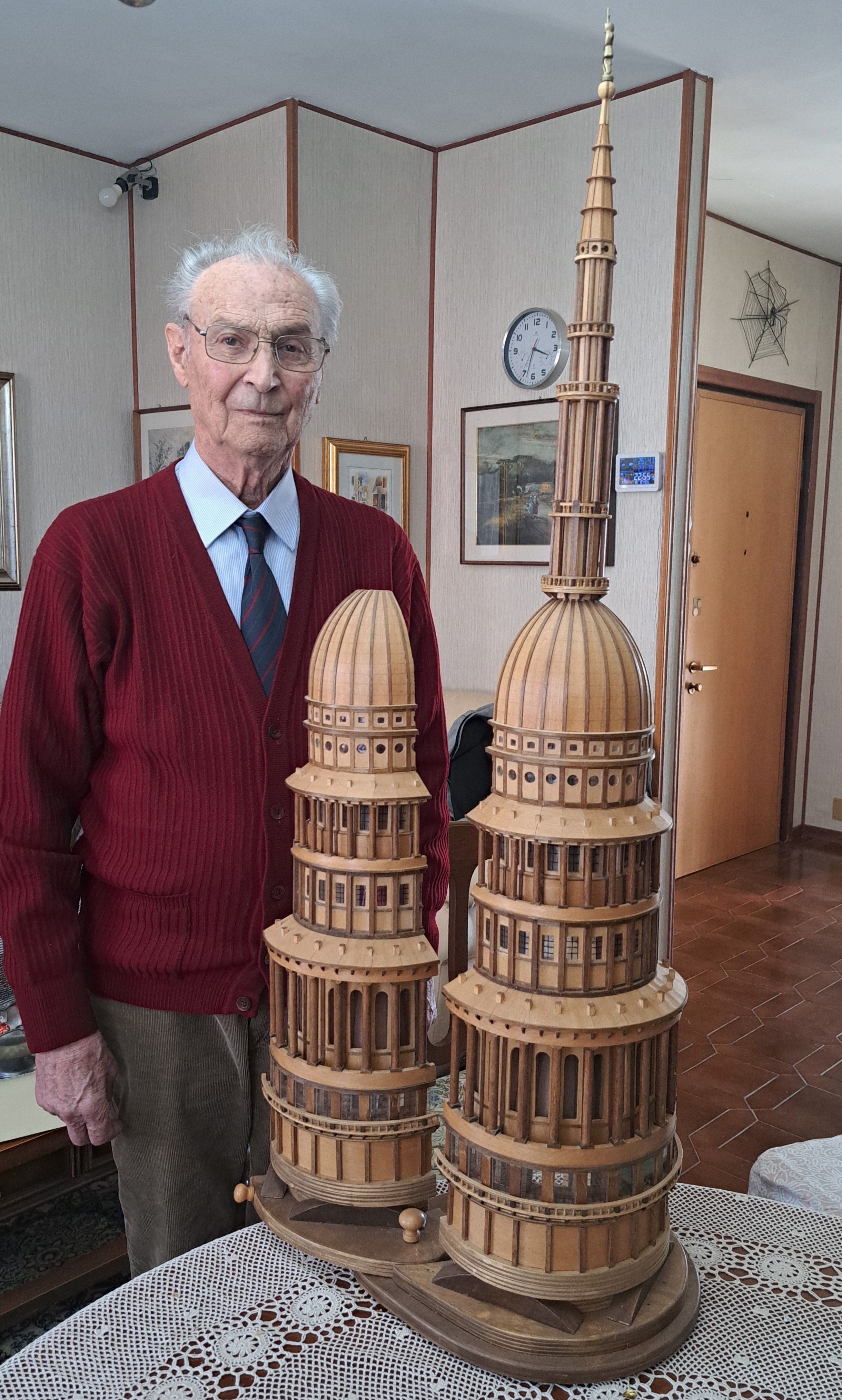 Sogarello è un fine intagliatore, ha realizzato ad esempio questa bellissima&nbsp;la cupola novarese di San Gaudenzio dell’Antonelli&nbsp;&nbsp;